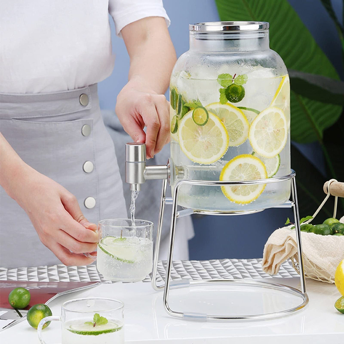 Large-capacity Cold Water Jug with Faucet High Borosilicate Glass Teapot with Base 101.4 Oz O113