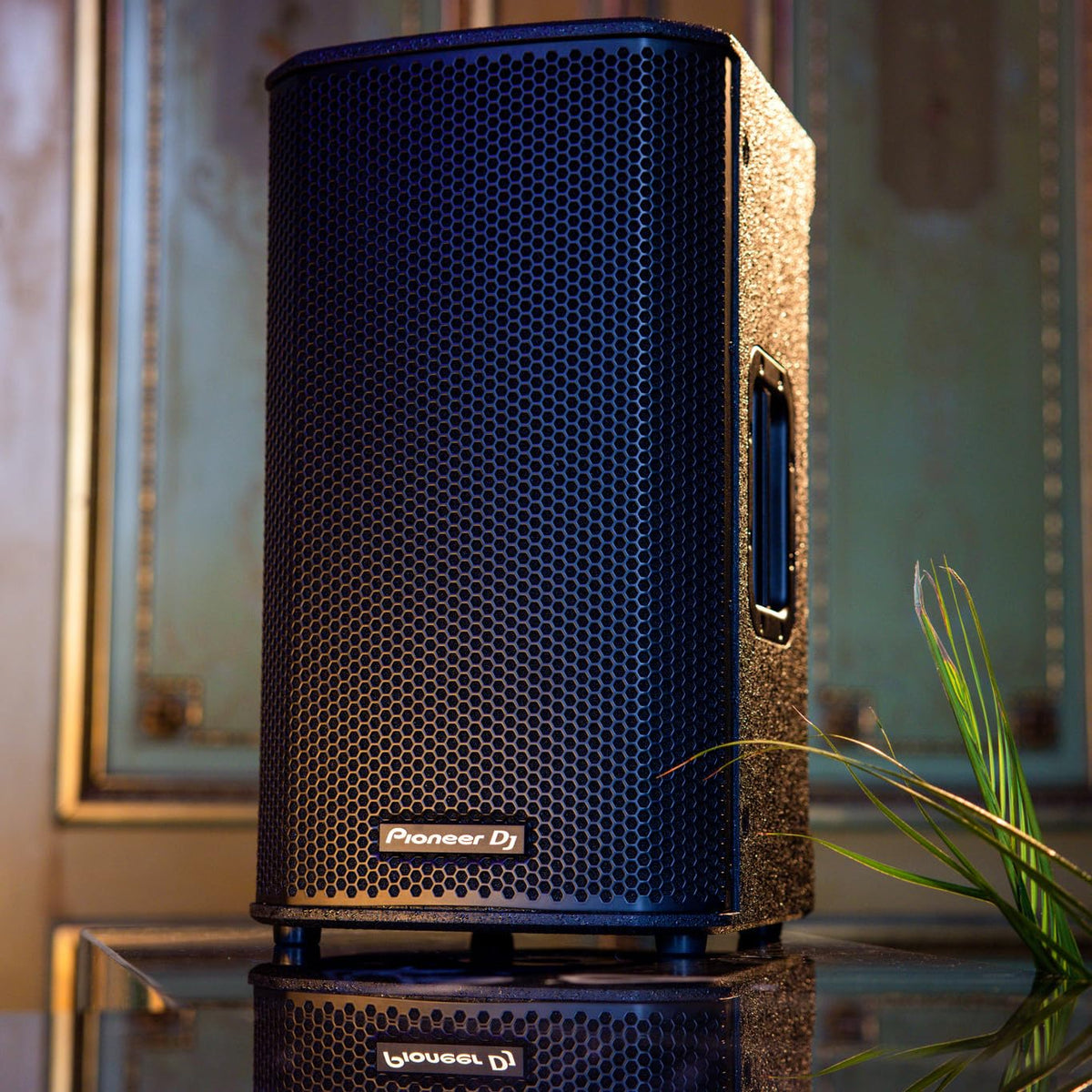 18 Inch Active Subwoofer Y647403